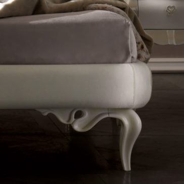 Ornate Button Upholstered Bed Ornate Button Upholstered Bed