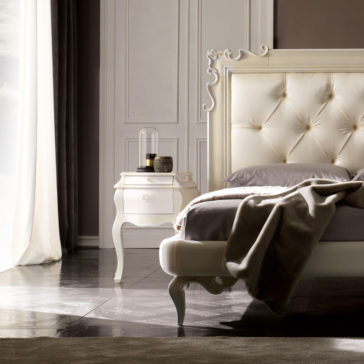 Ornate Button Upholstered Bed Ornate Button Upholstered Bed