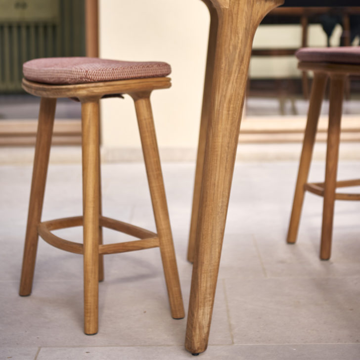 Contemporary Outdoor Wooden Bar Stool, Outdoor Wood Bar Stools With Backs