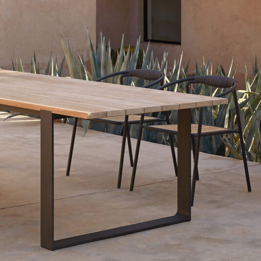 Luxury Outdoor Dining Table And Chairs