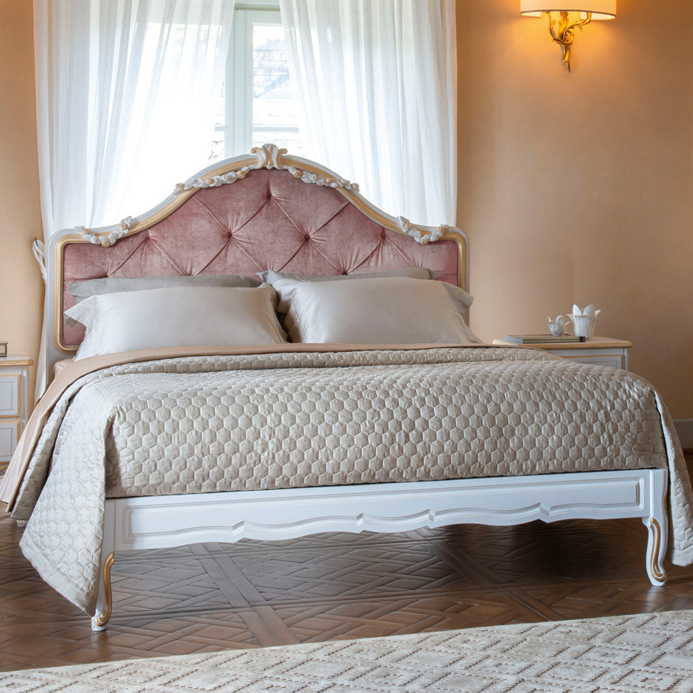 Classic Button Upholstered Bed