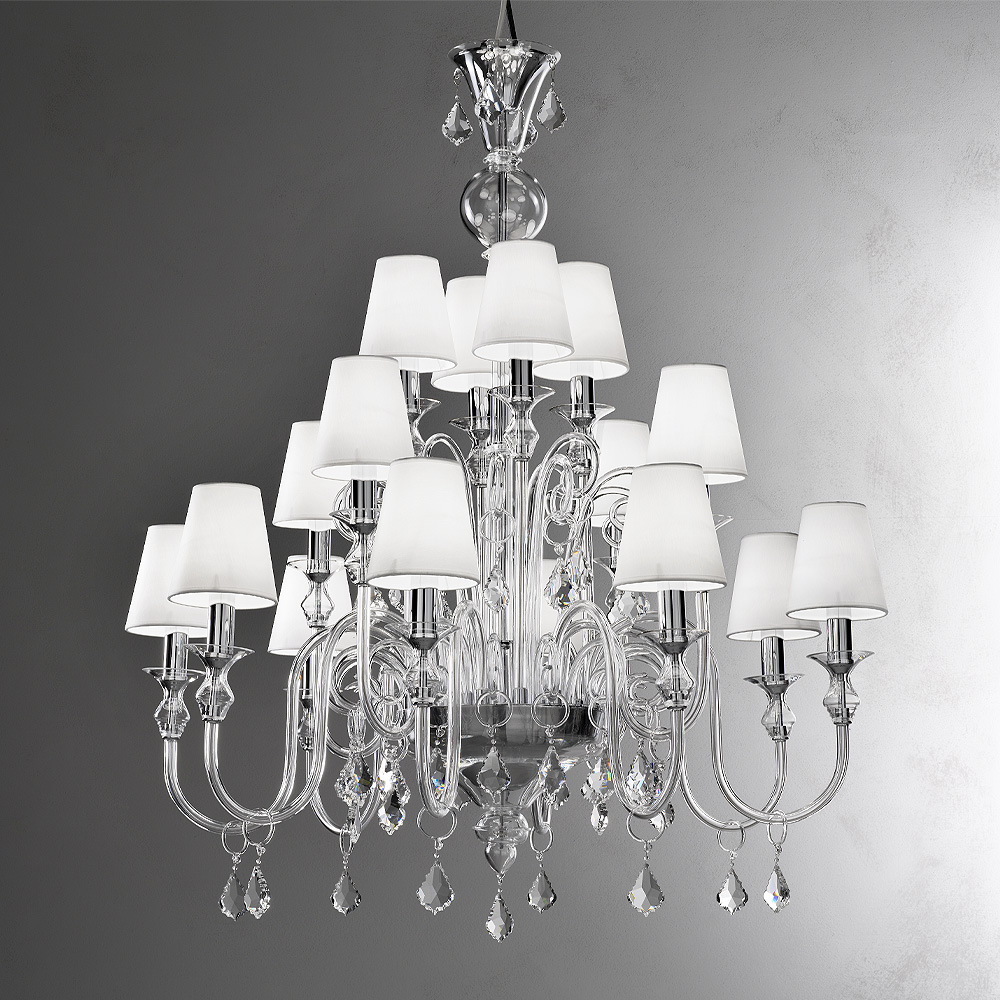 Traditional Chandelier With Crystal Drops