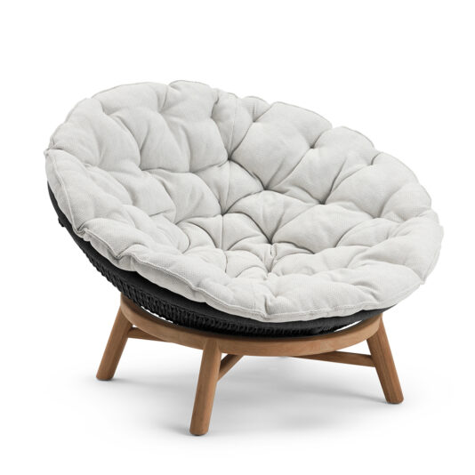 Contemporary Outdoor Woven Daybed Product Description: The Contemporary Outdoor Woven Daybed offers a trendy, circular design complete with a luxuriously padded white cushion adorned with tufted details. This elegant piece features a sleek black frame and rests on a sturdy wooden base supported by four angled legs, delivering both an inviting and modern aesthetic.