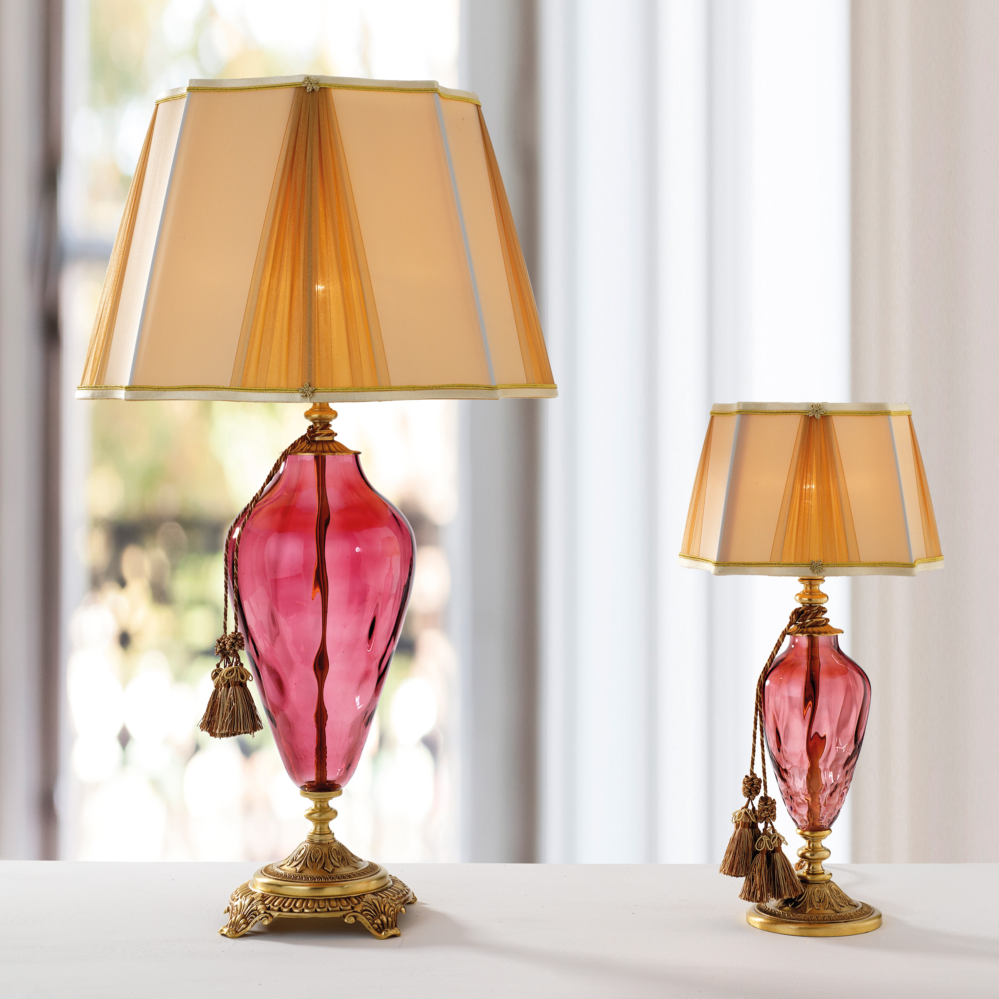 Traditional Style Dimpled Rose Glass Table Lamp